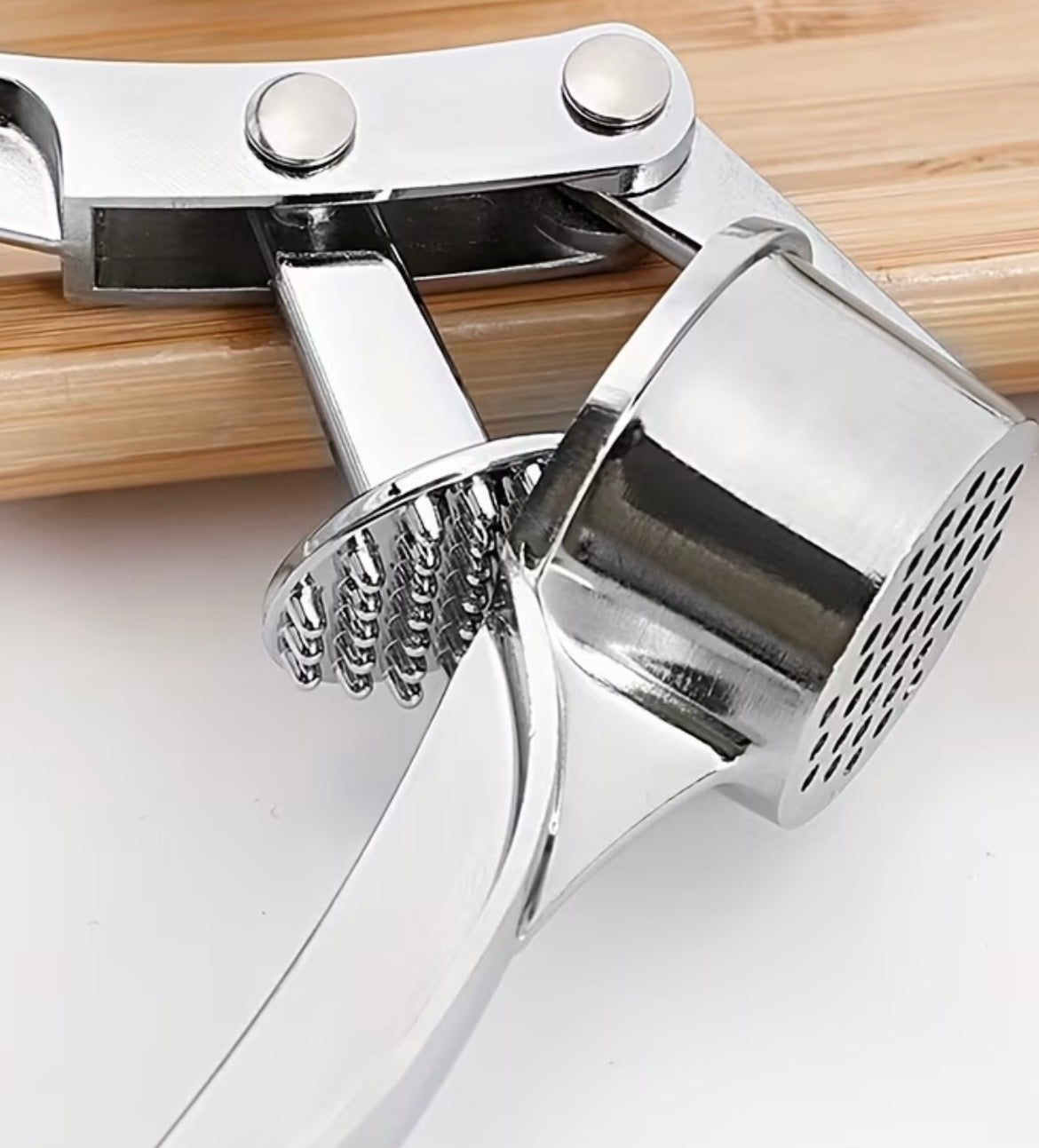 1 piece of garlic press