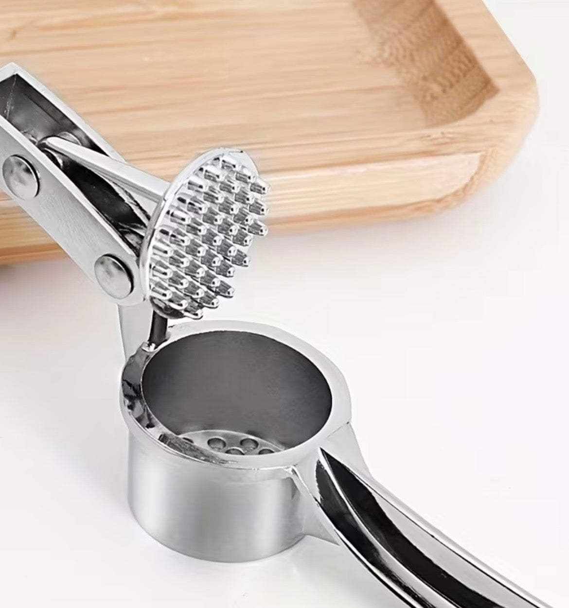1 piece of garlic press
